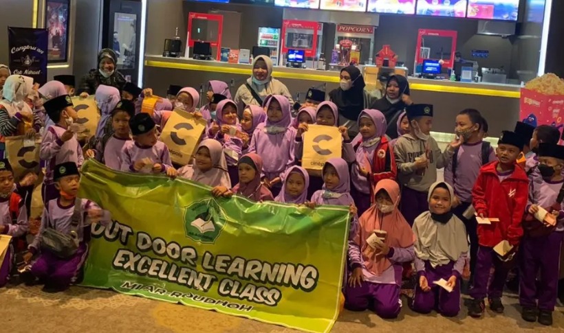 MI Ar-Roudhoh Jember Gelar Nobar Film Edukatif “Nussa dan Rara” di Cinepolis Lippo Plaza Tahun 2022