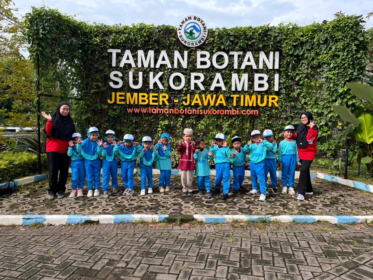 The Joy of Learning from Nature: Kindergarten B1's Adventure at Sukorambi Botanical Garden