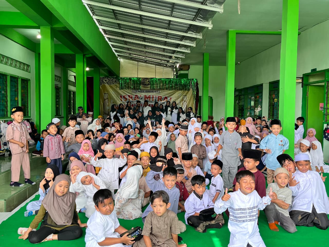 Peringatan Isra Mi’raj di TK Ar-Roudhoh, Dimeriahkan Dongeng Islami Bersama Kak Jaka