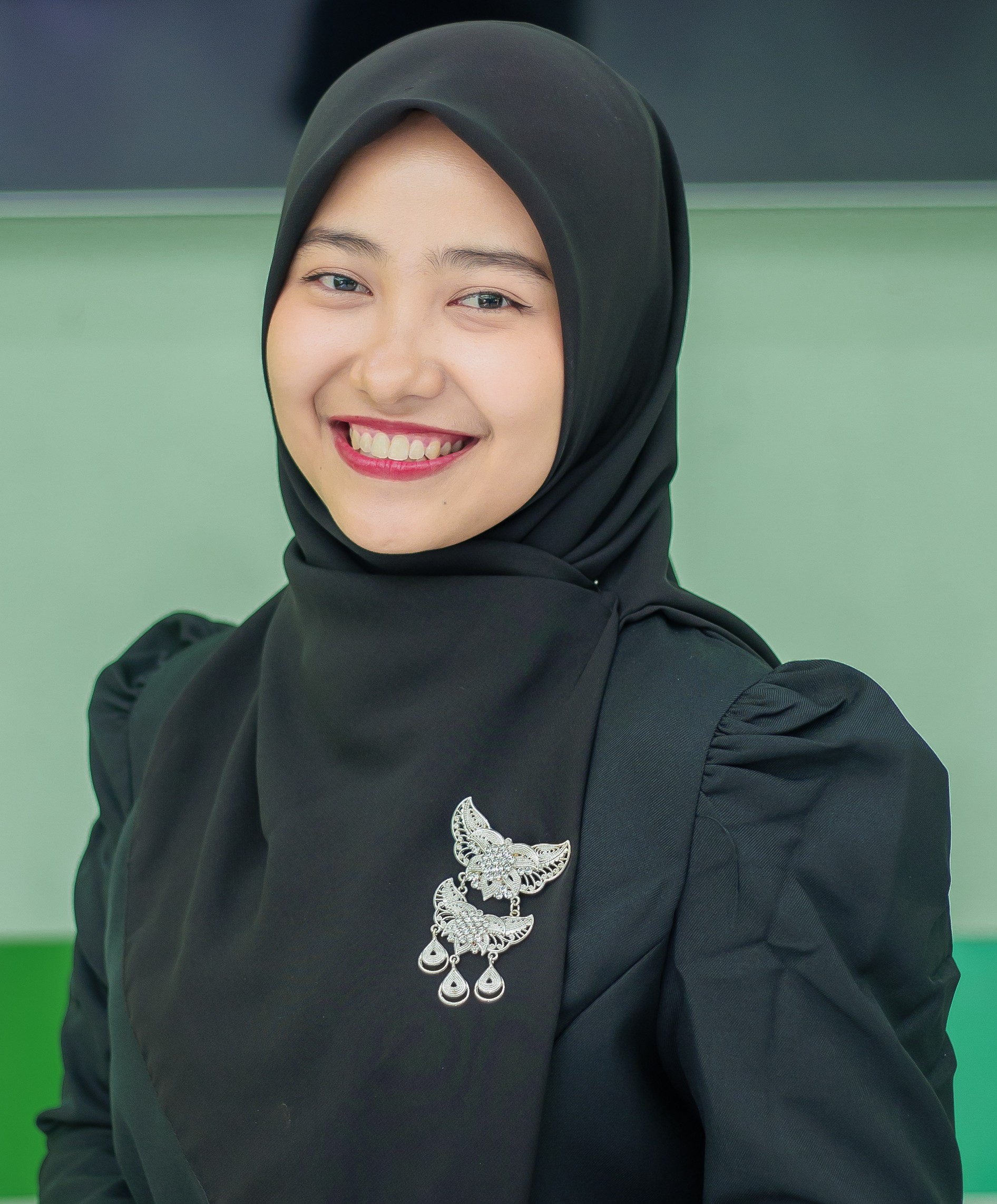 V. Nadya Hasna